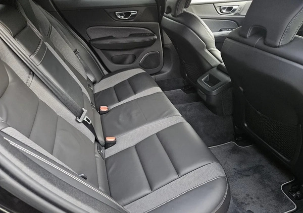 Volvo V60 cena 119900 przebieg: 146000, rok produkcji 2020 z Nysa małe 529